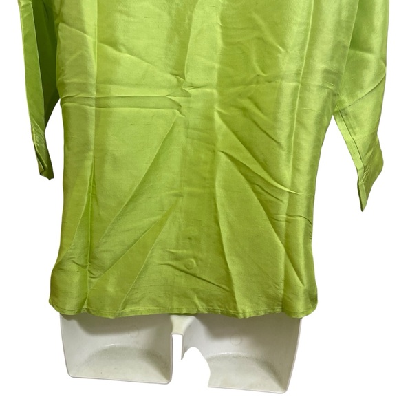NWOT Corina 100% Silk Top Blouse M Green Button Front 3/4 Sleeve Collard - Picture 8 of 9